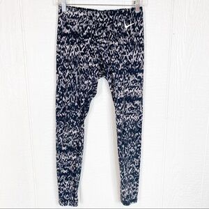 Stylish Black and White Patterned Women's Leggings